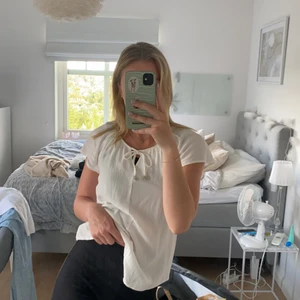 Blus  - Jättefin blus från ellos i strl 34, används inte längre tyvärr. 