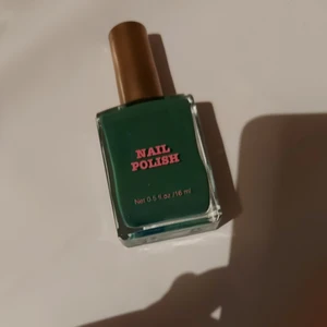 Massa nagellack  - 15kr st eller alla 3 för 40kr. Köparen står för frakten. Den första är såld 