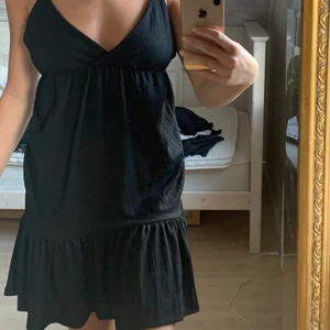 Klänning  - Såå fin klänning från NA-KD som inte kommit till användning, endast testad och prislappen är kvar🥰