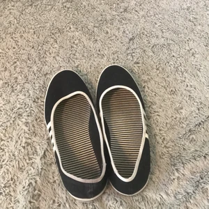 Skor - Jätte fina skor som jag ej anspändes längre 