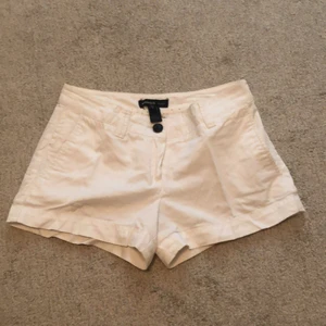Shorts - Shorts från Mango. 