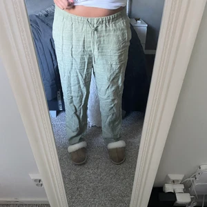 Gröna linne byxor - Favorit gröna linnébyxor , super härlig färg 