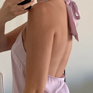 Lila topp med öppen rygg - Så fin topp i nyskick från Gina! Använd fåtal gånger.