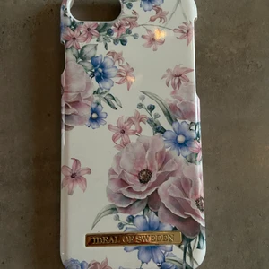 Ideal of Sweden skal - Jättefint och somrigt skal från ideal of Sweden. Passar till IPhone 8. Är som nytt. Köpt för ungefär 129 kr, men säljer för 40kr