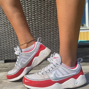 Nike sneakers - Ett par svinsnygga sneakers som jag köpte i Stockholm för 1500 kr. I använt skick men överlag sparsamt använda!