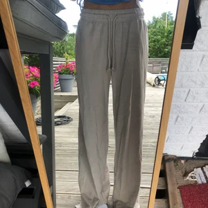 Mjukisbyxor  - Beiga sköna mjukis med slits längst ner 🙌🏽💕