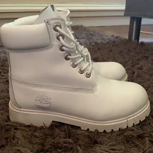 Timberland skor - Äkta Timberland skor använd 2 gånger på en vinter. Ny pris kosta typ 1500kr 