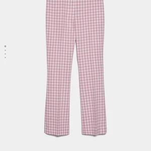 Byxor från zara - Även här ett par kostymbyxor som länge har vart mina favoriter! Tycärr använder jag dom inte. Dom är i storlek S och sitter på mig som är 162 till fotknölen typ☺️