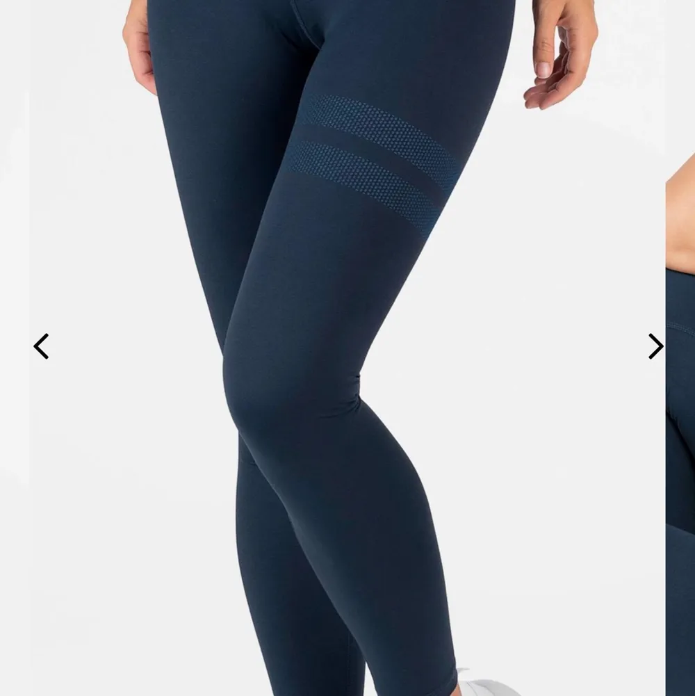 Säljer ett par superfina tights ifrån Stronger! Använd ett par fåtal gånger, hör av er för mer information. Köpa för 700, säljer för 250 +frakt! Pris kan diskuteras!. Jeans & Byxor.