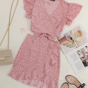 Snygg sommar outfit  - (Första bilden inte min) köpte för 259kr men säljer eftersom att sätet var för stort.