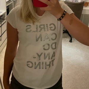 Zadig tshirt  - Säljer min jätte fina tshirt från zadig!! Med ett glitter/silvrigt tryck med texten ”girls can do anything” ❤️❤️ i stl 14 år men passar xs🙌🏼