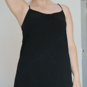 Clubl storlek S - Söt kort svart klänning strolk S 