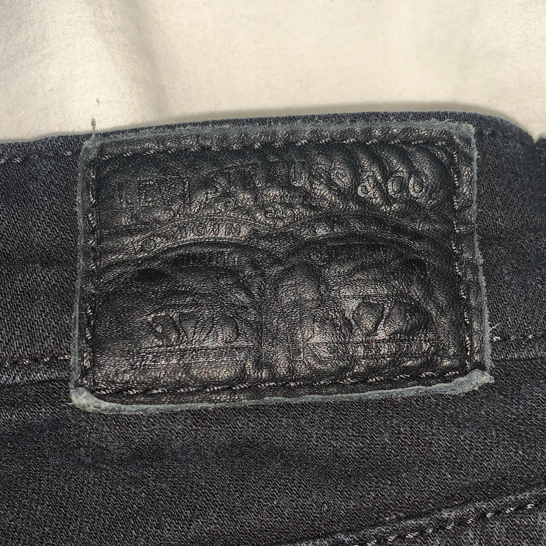 Svarta Levis jeans - 47