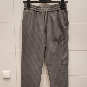 Byxor - Fina och bekväma byxor från H&M i storlek 38😍Frakt tillkommer 💕