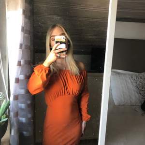 Super fin orange/rost färgad klänning i storlek xs från nelly. Aldrig använd. Nypris: 249:- men jag säljer den för 100:-. Köparen står för frakten☺️