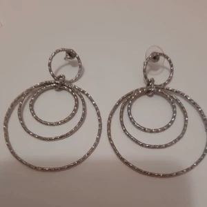 Örhänge  - Silver örhänge från glitter