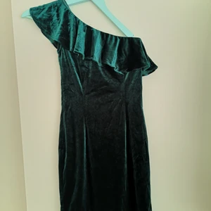 Klänning  - Från Nelly. 