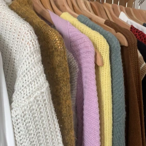 Stickade tröjor - Säljer nu alla mina stickade tröjor, 75kr/st, storlekar varierar mellan xs-m, skriv för bilder köpare står för frakt, är flera intressanta går det att sätta ihop ett paketpris 