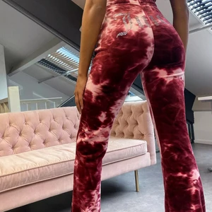 Juicy Couture tie dye byxor - Helt nya köpt från urban outfitters UK hemsida. Priset kan diskuteras.