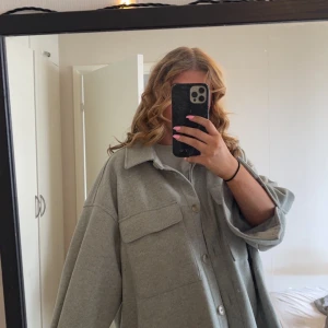 Jacka - Säljer min vår jacka, super skönt material😍 