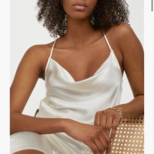 Linne - Säljer denna väldigt fina linnet pga att det var för litet💗