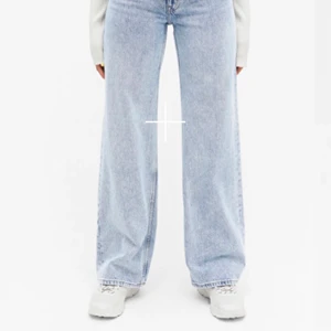 Snygga jeans från monki😍😍😍 - JÄTTEsnygga jeans från monki i strlk 29. Säljer pga för stora i midjan. Använda ett fåtal gånger. I nyskick. Nypris är 400kr, jag säljer för 250kr inkl frakt😍😍😍😍