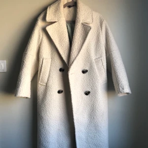 Kappa topshop - Kappa från Topshop i strl 36, aldrig använd. Fint teddymaterial. Passar både 36-38. 