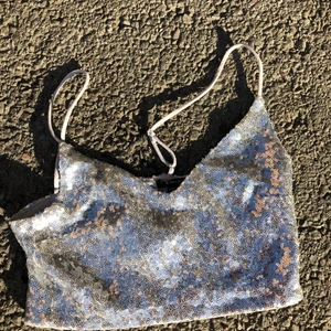 Glittertop  - Glittrig top perfekt till fest. Köparen står för frakt:)