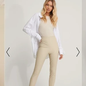 Skinnbyxor  - Skinnbyxor från nakd, säljer pågrund av att dom inte kommer till användning. Byxorna är använda 3 gånger så dom är gott som ny!