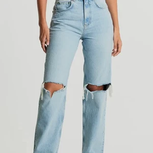 Jeans  - Ett par jeans från Ginatricot som knappt är använda! Sjukt snygga och är som nya. 