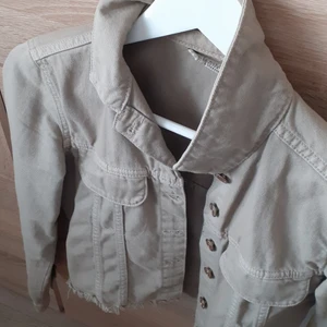 Grön jacka storlek s/xs - Använd den max 8 gånger