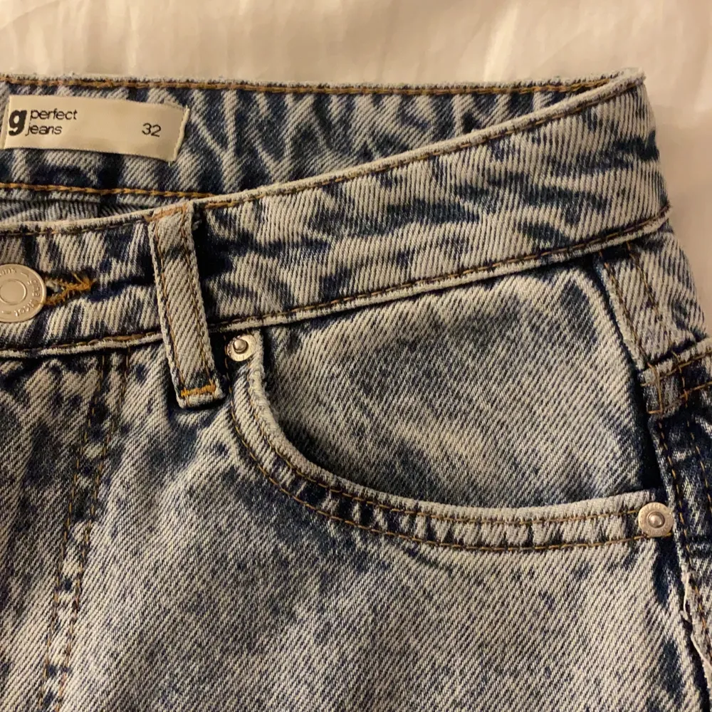 Näst intill oanvända jeans, storlek 32. . Jeans & Byxor.