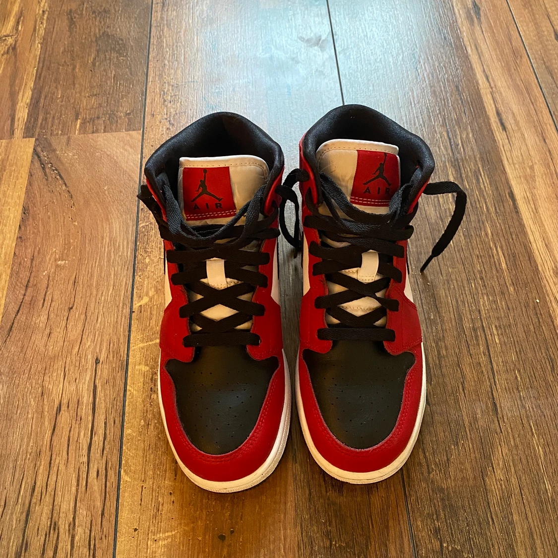 Nike jordan 1 Mid Chicago Black Toe