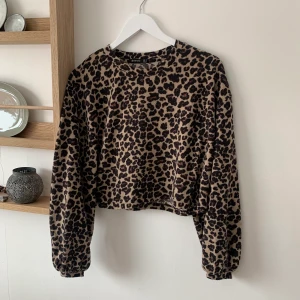 Leo topp - Säljer denna topp eftersom jag inte använder den längre! Köparen står för frakt❤️