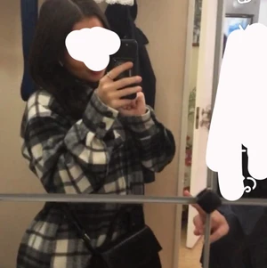 Storlek XS men oversized värdigt söt på:)  - Väldigt bra Skick den är varm för en lite kall kväll på våren. Har använt kanske 5 gånger köpt för 450 