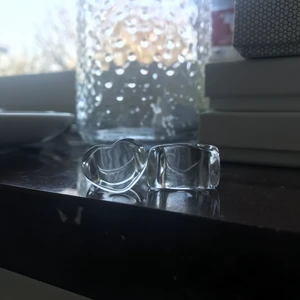 Ringar  - Hej tänkte göra en intresse koll på dessa ringar du kan köpa de som de är eller få de målade i antingen gul, rosa, blå, grön eller lila. Jag lite olika storlekar och de är bara att kontakta mig vid intresse eller fler bilder❤️