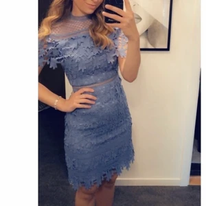 Klänning - Klänning i storlek S/36. Använd vid 2 tillfällen.  Ingen retur/ångerrätt/öppet köp. 