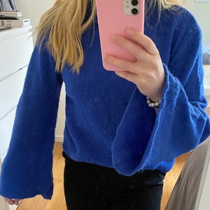 Stickad tröja från NA-KD - Stickad tröja från NA-KD i storlek XS. Jättefin tröja som är använd fåtal gånger. Ordinarepris 149kr💖