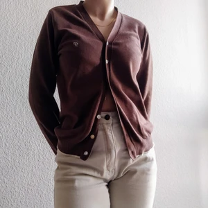 Brun Kofta - Superfin brun Kofta från märket PARK LANE i storlek S. Den har används en del men är fortfarande i fint skick✨. Säljs då den inte används. 