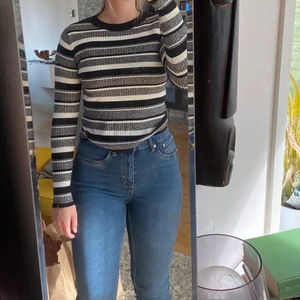 Långärmad tröja - Randig tröja från H&M. Kan mötas upp i Mjölby, annars står köparen för frakt😊