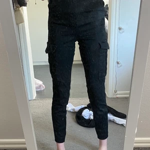 cargobyxor - jättefina cargobyxor, säljer pga för små för mig, NYPRIS: 599kr😊