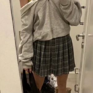 Rutig kjol - Skitsnygg kjol från pill and bear! Bara testad då den är för liten för mig💕💕