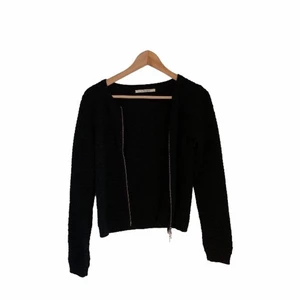 S - Fin svart kofta som passar till mycket! 🤍