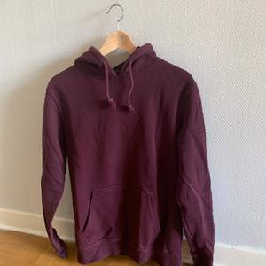 Burgundyfärgad hoodie