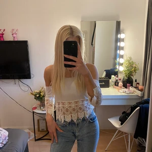 Fin vit sommartopp! - Fin vit sommartopp i stl xs. Använd max 2 gånger så i fint skick. 50kr eller bud!🥰