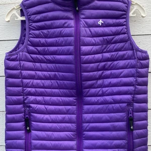 Lila träningsväst  - Fin, lila och regntät träningsväst