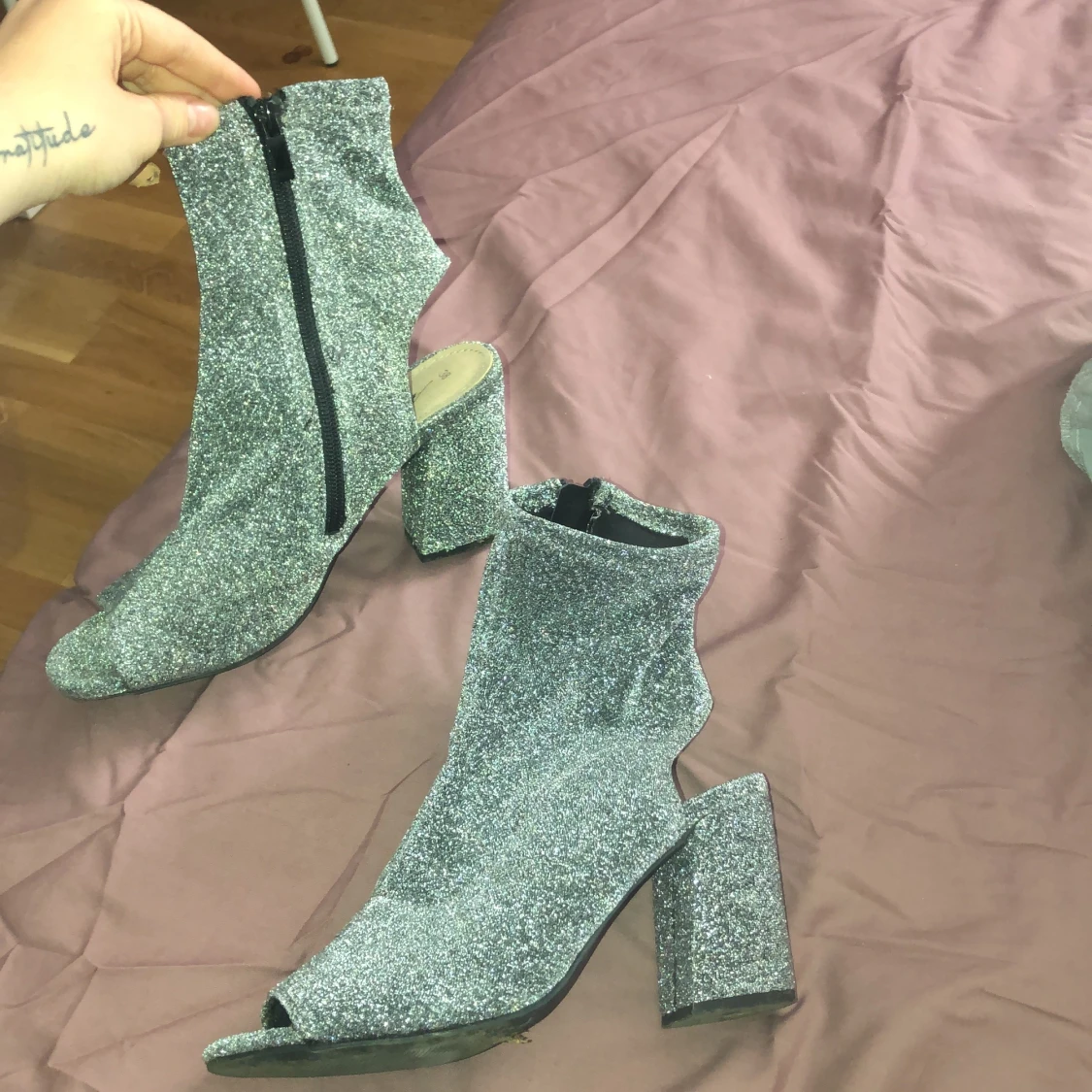 Glittriga klackar storlek 38