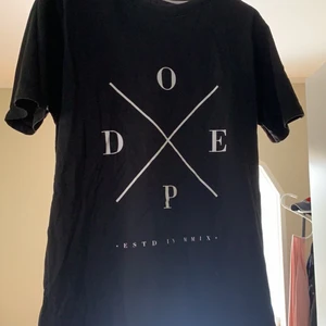 Dope - Storlek M på båda tröjorna! En t-shirt & en långärmad tröja!