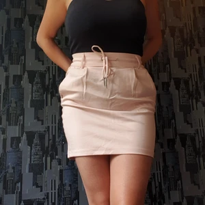Only - Rosa kjol som använts 2 ggr. Extremt stretchig.