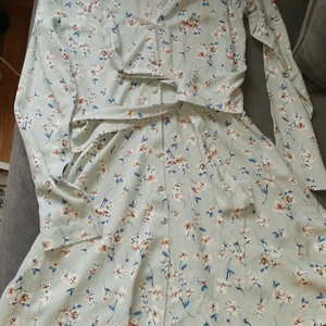 Nelly klänning storlek 36  - Klänning använd endast 1 gång 